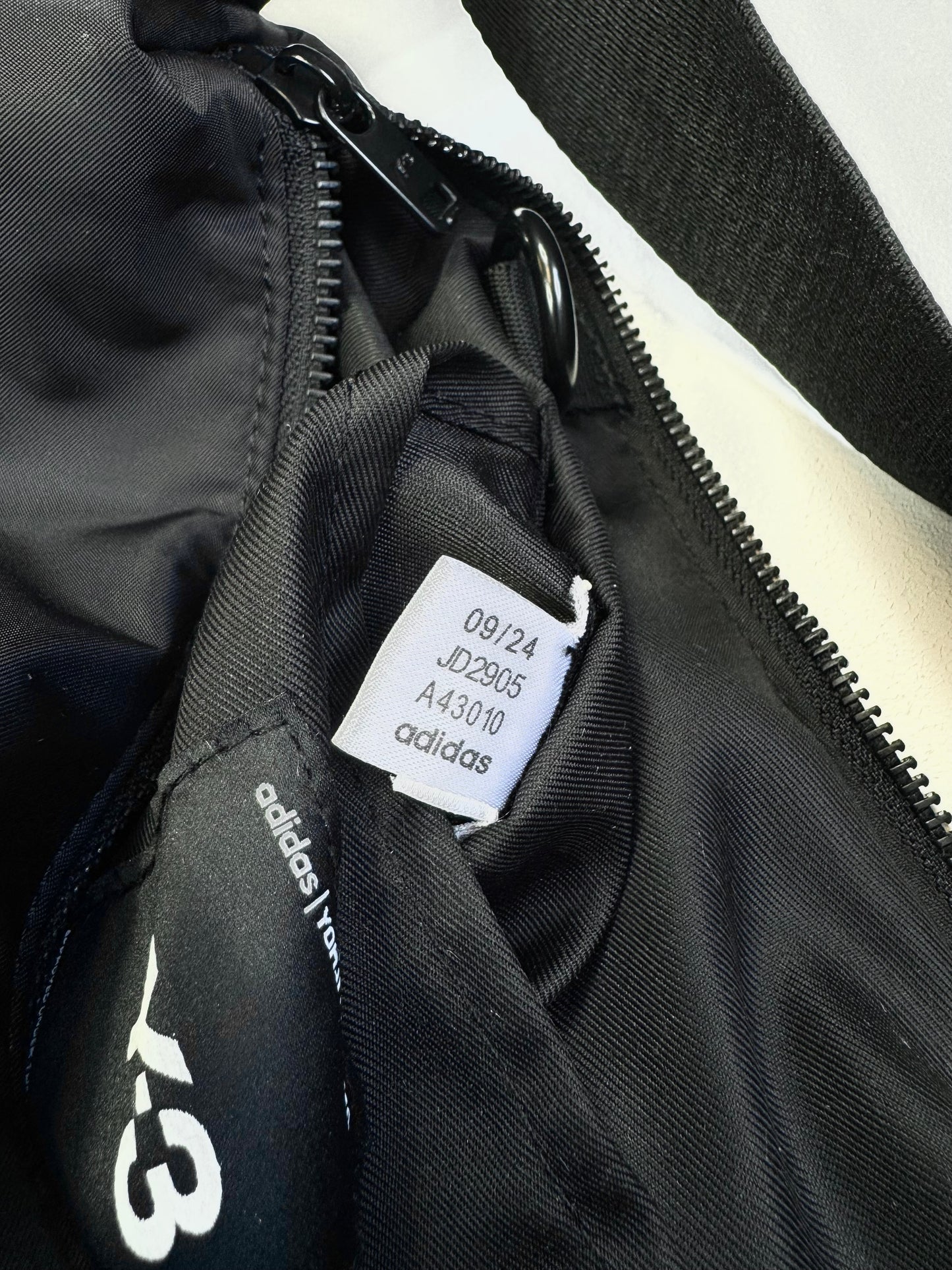 Y-3 Crossbody Torba (28/28/8)