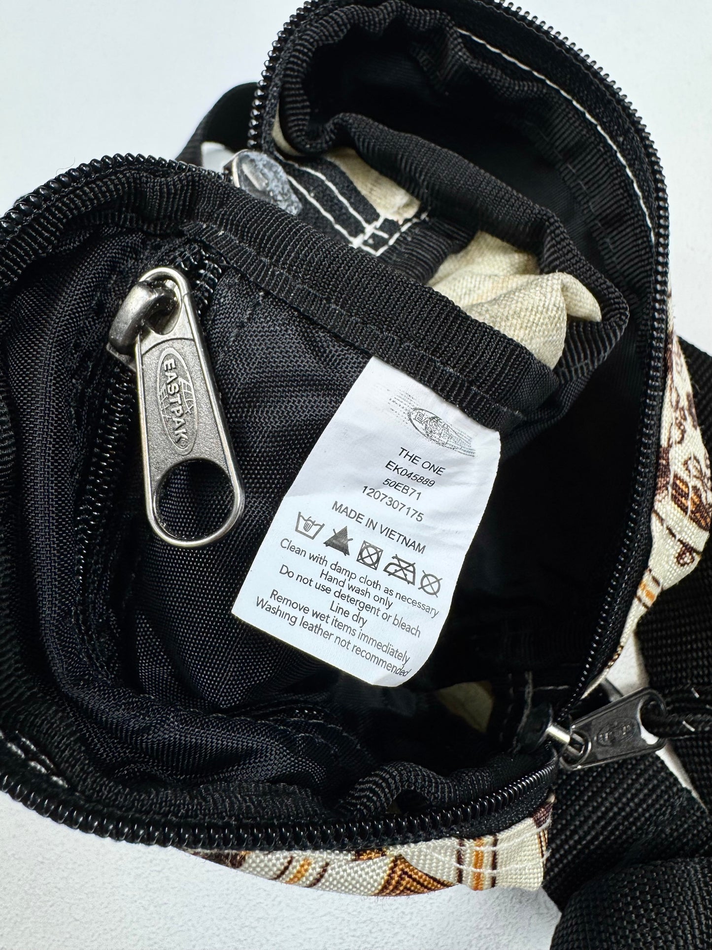 Eastpak Torbica (23/19/4)