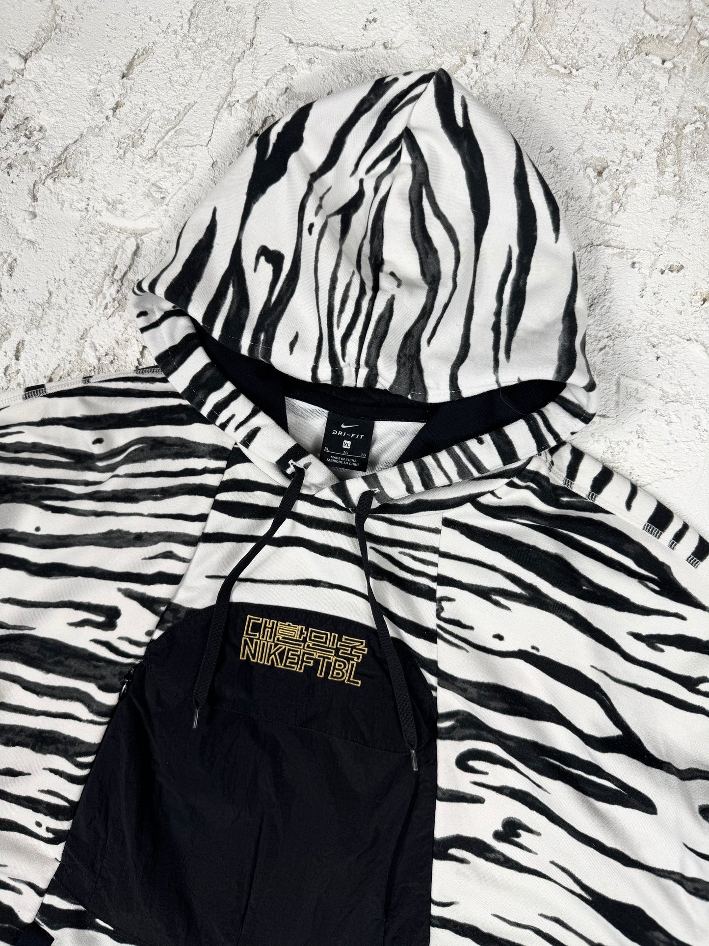 Nike South Korea Zebra Duks (XL)