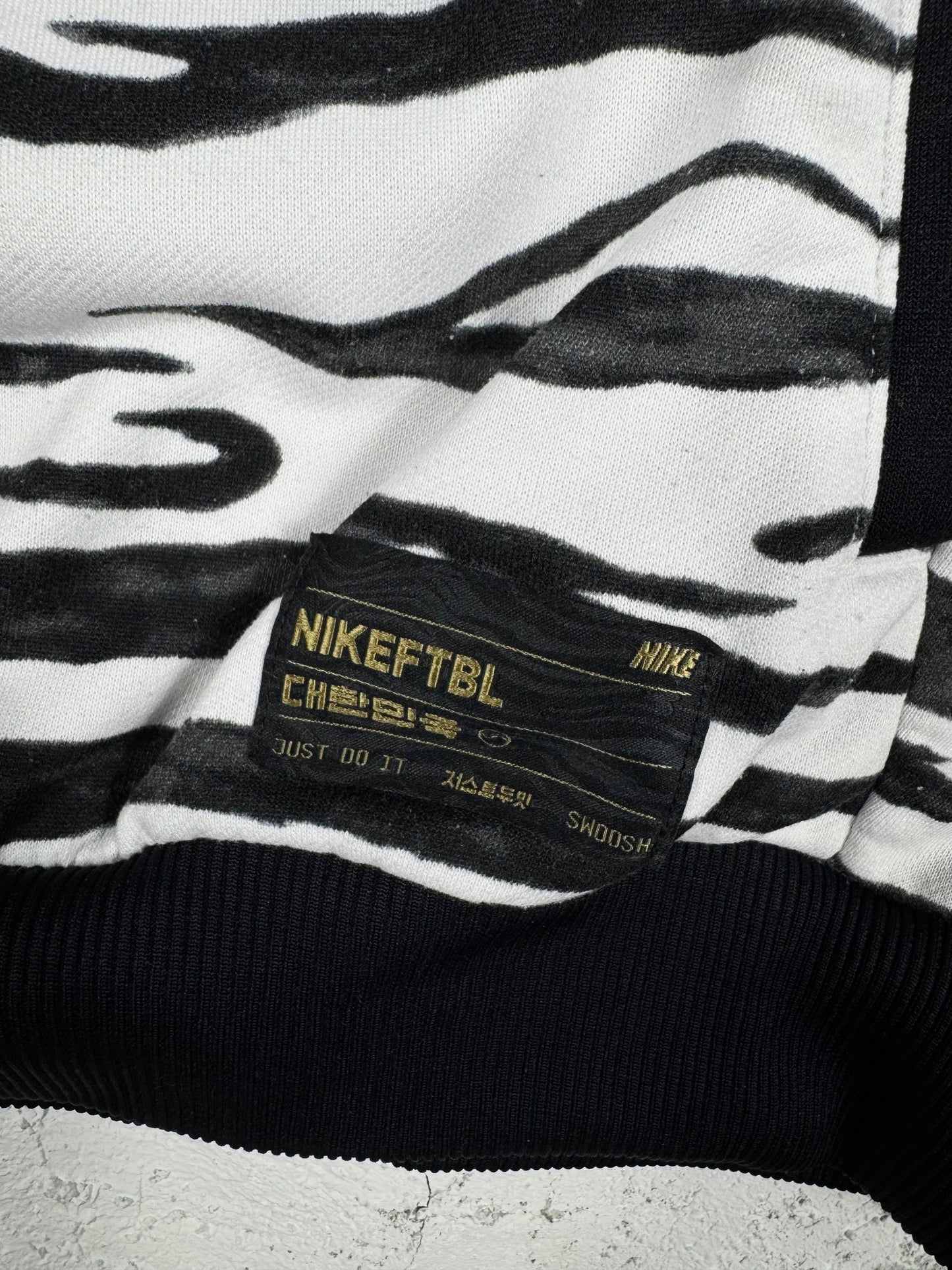 Nike South Korea Zebra Duks (XL)