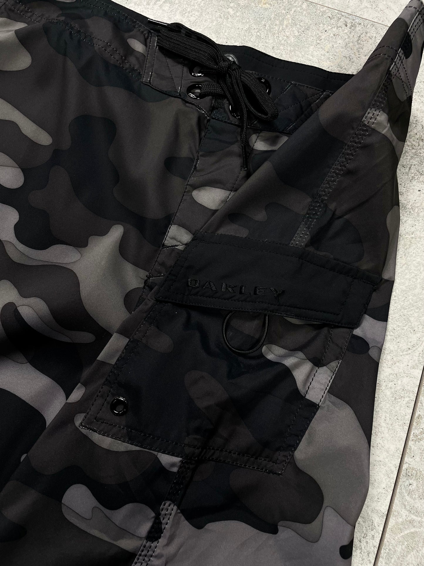Oakley Camo Šorc Sample (34)