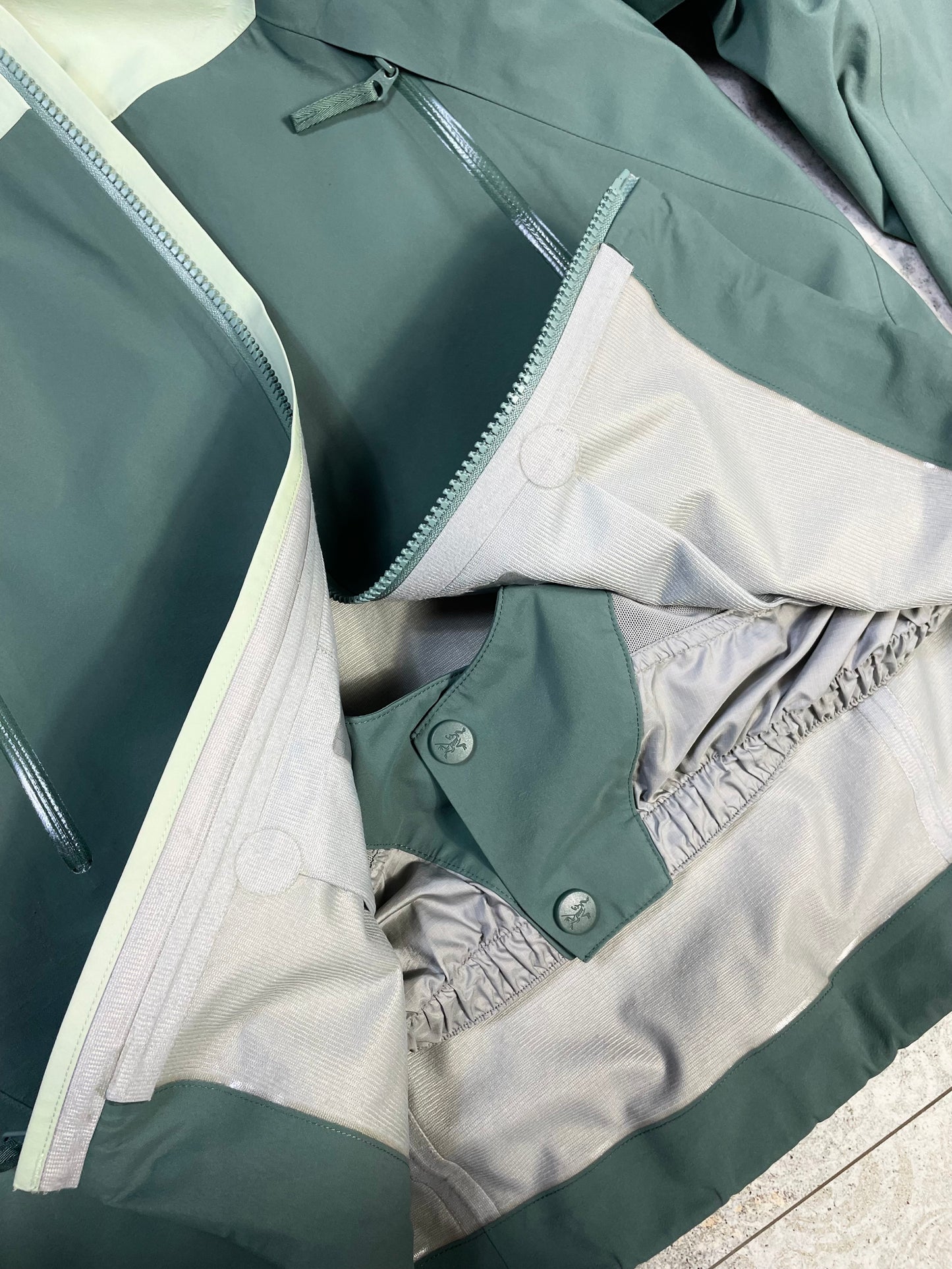 Arcteryx AR Gore-Tex Recco Jakna (XS)